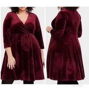Torrid BURGUNDY RED VELVET FLORALWRAP DRESS Size 4
